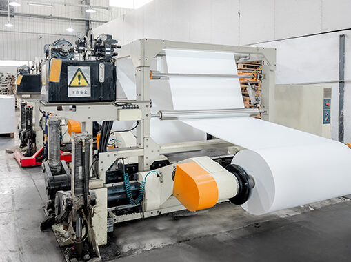 a working Paper rolls cutting machine
